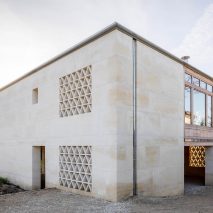 5-mamont-livraison-atelier-architecture-perraudin-maison-pierre-et-bois-massif